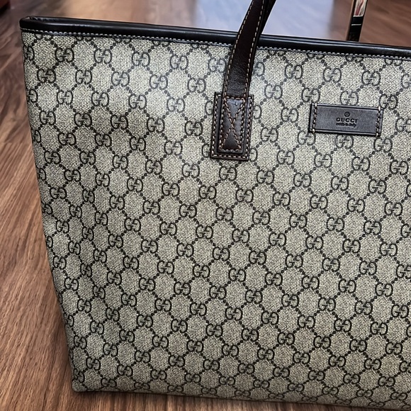 A313- ๐ฏ% authentic Gucci shoulder bag - Picture 5 of 16